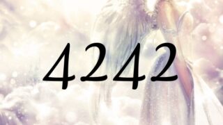 天使數字4242的意義是『心懷希望會產生好的變化』