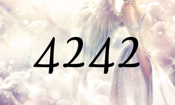 天使數字4242的意義是『心懷希望會產生好的變化』