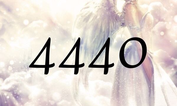 天使數字4440的意義是『天使們的指引』